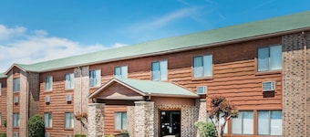 Super 8 by Wyndham Lebanon