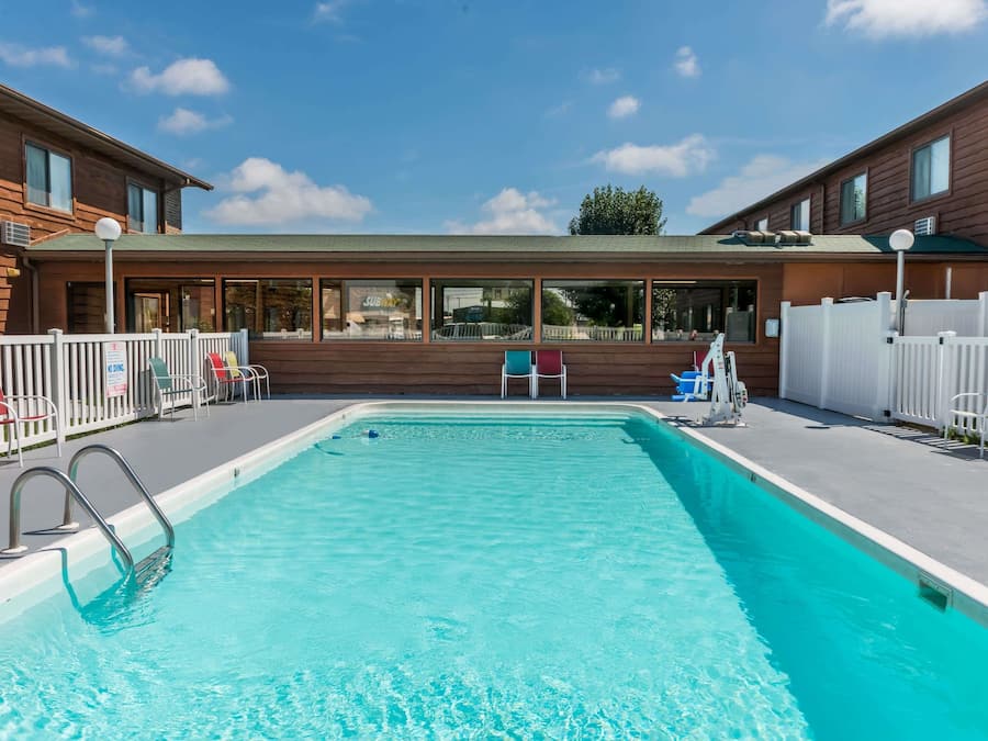 Außenpool, Liegestühle