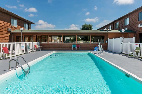 Outdoor pool, sun loungers