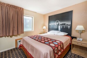 Desk, iron/ironing board, free WiFi, bed sheets - Super 8 by Wyndham Lebanon (Lebanon)