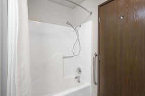 Room, 2 Double Beds | Bathroom - Super 8 by Wyndham Lebanon (Lebanon)