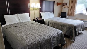 2 Double Beds Nonsmoking 2nd Floor | 각각 다른 스타일의 인테리어, 각각 다르게 가구 비치, 책상, 노트북 작업 공간