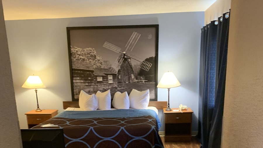 Super 8 by Wyndham Kingston