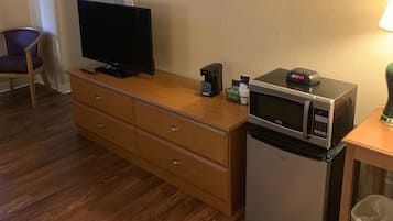 In-room safe, desk, laptop workspace, blackout drapes