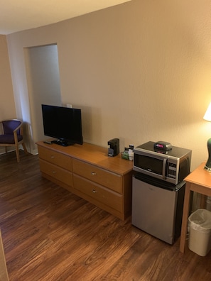 In-room safe, desk, laptop workspace, blackout drapes