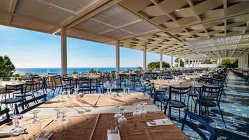 3 restaurants, breakfast, lunch, dinner served; international cuisine