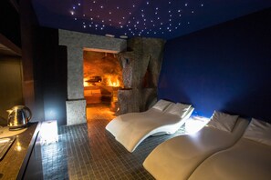 Sauna, hot tub, steam room, Turkish bath/hammam, body treatments