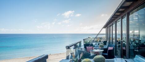 Aperto a pranzo e cena, cucina mediterranea