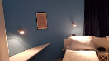 Minibar, coffres-forts dans les chambres, bureau, rideaux occultants