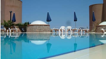 Seasonal outdoor pool, pool umbrellas, sun loungers