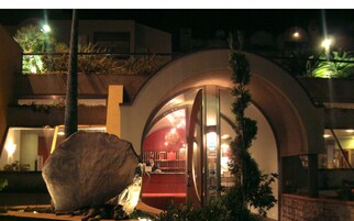 Facciata della struttura - sera/notte