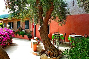 Café da manhã com buffet todos os dias (EUR 7.50 por pessoa) 