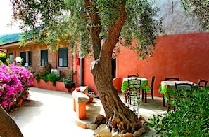 Daily buffet breakfast (EUR 7.50 per person)