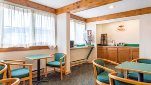 Free daily on-the-go breakfast - Super 8 by Wyndham Oneonta/Cooperstown (Oneonta)