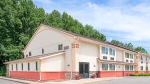 Exterior - Super 8 by Wyndham Oneonta/Cooperstown (Oneonta)