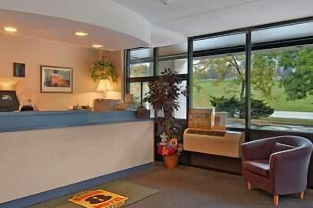 Super 8 by Wyndham White River Junction
