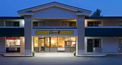 Super 8 by Wyndham White River Junction