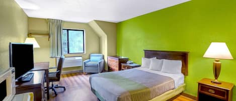 1 habitación, escritorio y espacio para trabajar con laptop