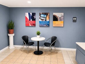 Coin salon dans le hall