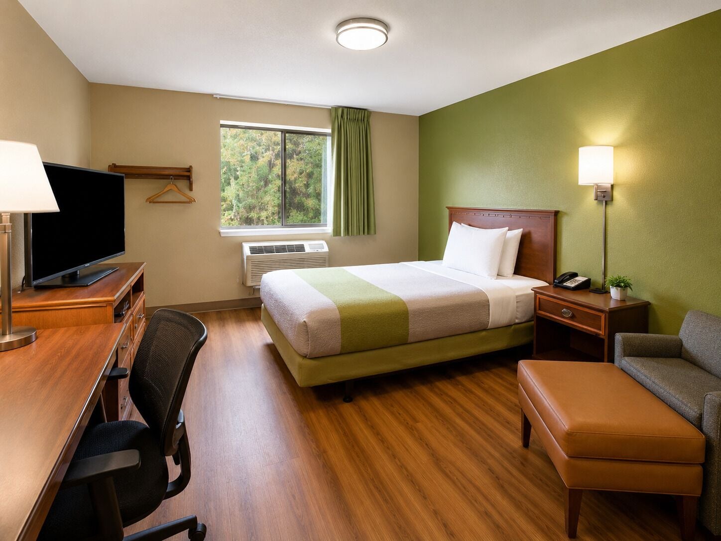 Desk, laptop workspace, free WiFi, bed sheets