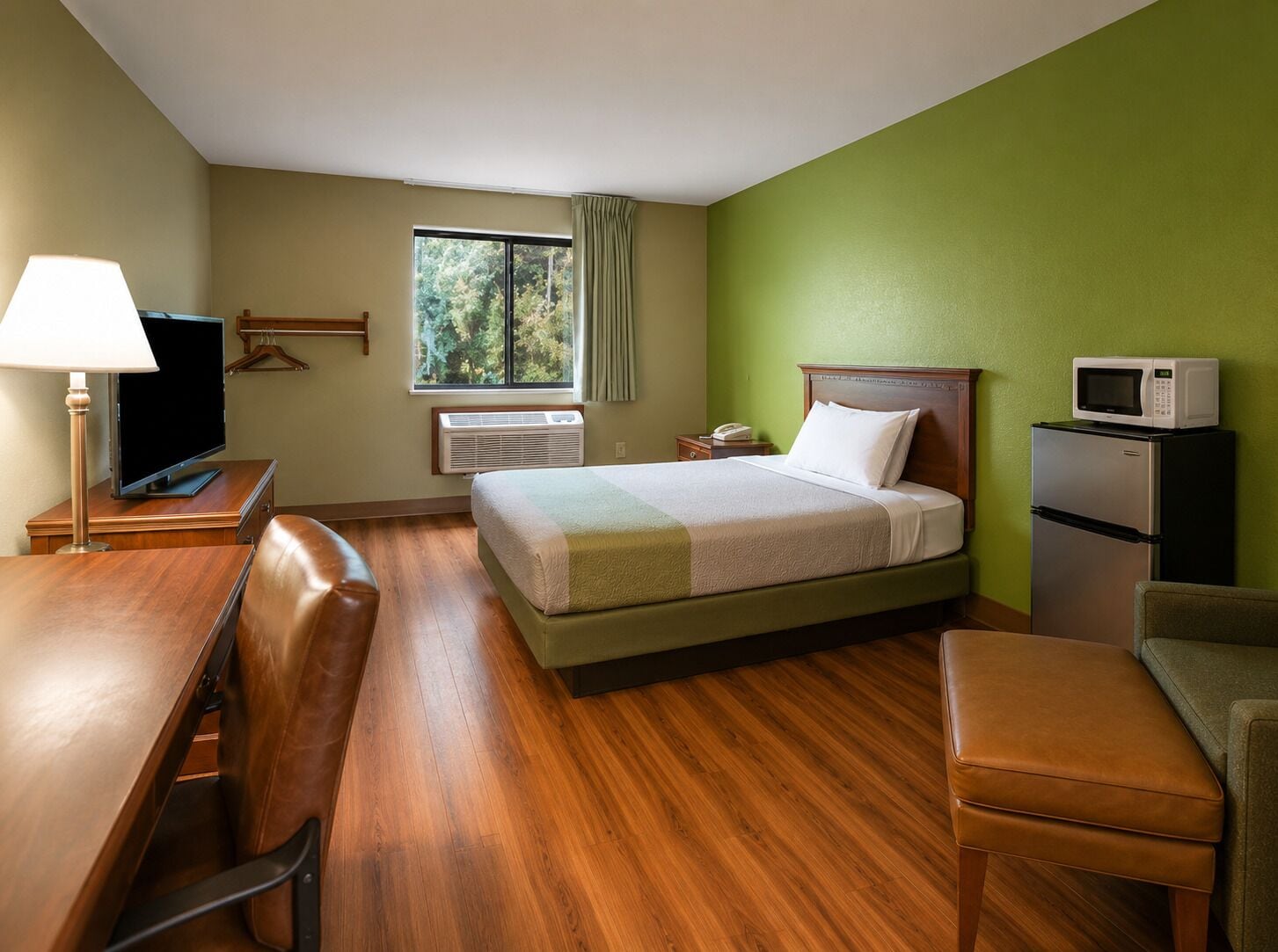 Desk, laptop workspace, free WiFi, bed sheets