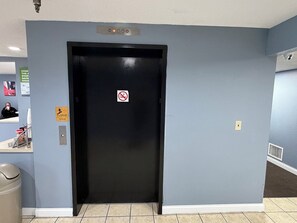 Elevator - Motel 6 Morehead, KY (Morehead)