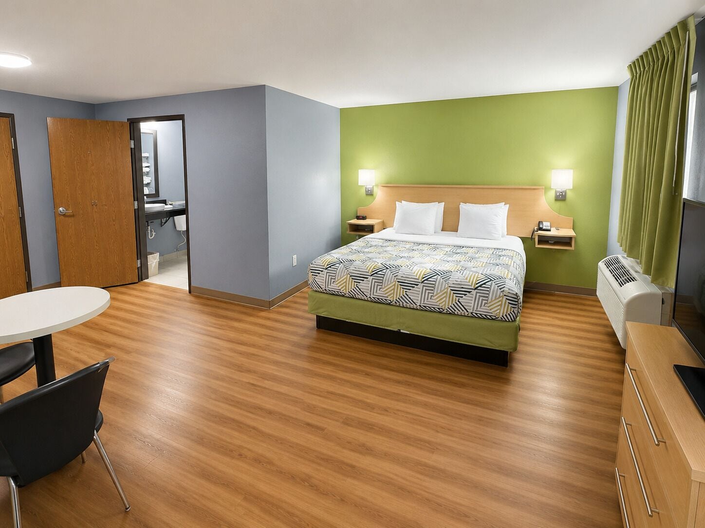 Desk, laptop workspace, free WiFi, bed sheets