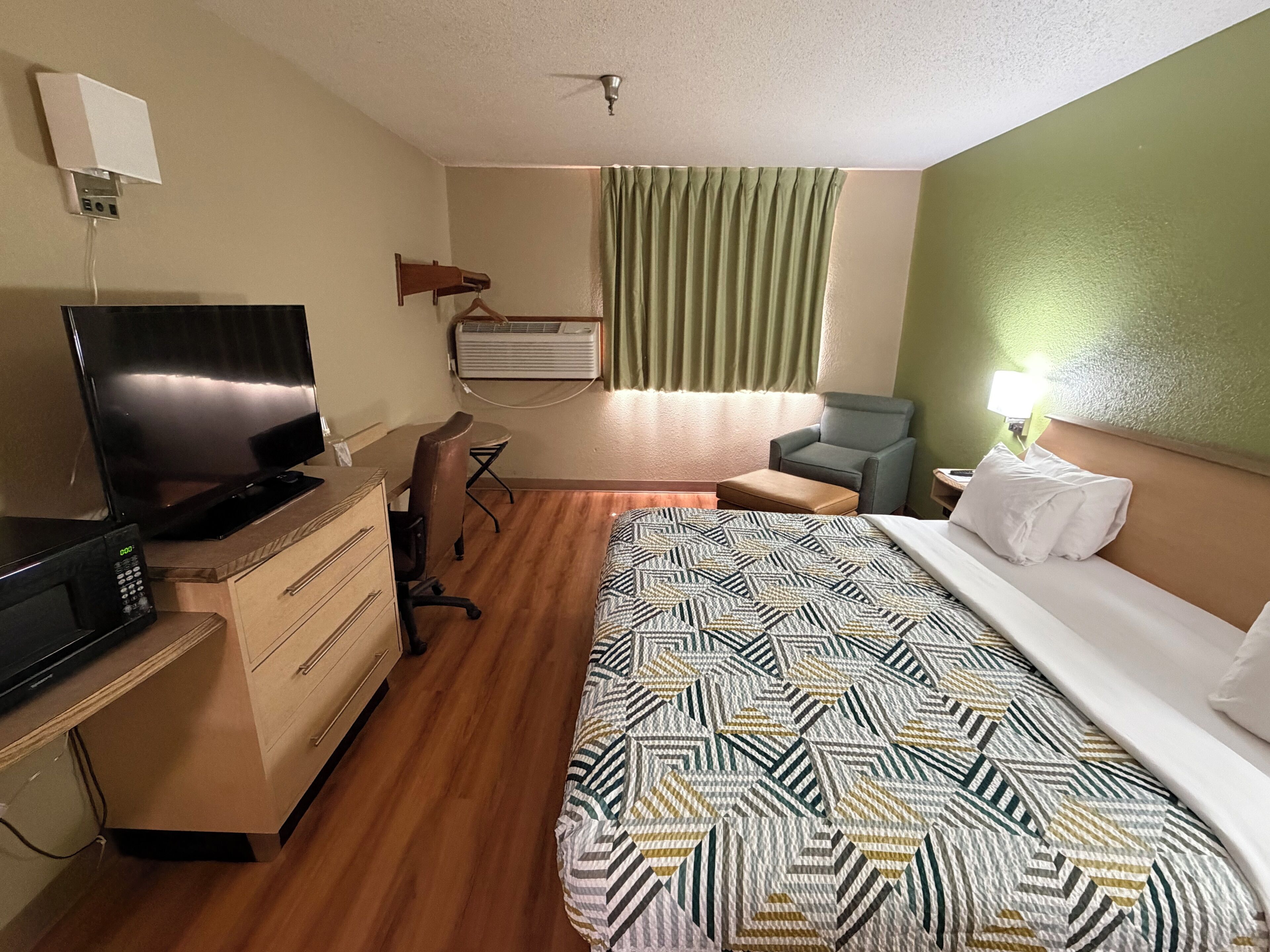 Standard Room, 1 King Bed, Mobility Accessible, Non Smoking