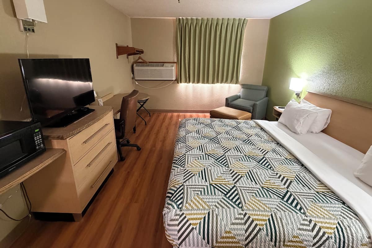 Standard Room, 1 King Bed, Mobility Accessible, Non Smoking