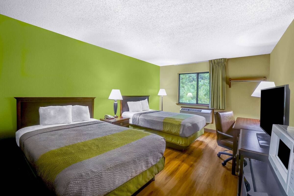 Desk, laptop workspace, free WiFi, bed sheets