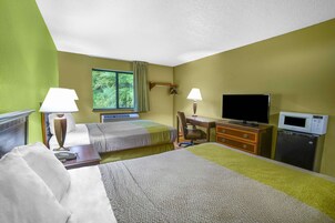 Escritorio, espacio para trabajar con laptop y wifi gratis 