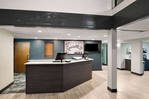 Lobby - Super 8 by Wyndham Columbus (Columbus)