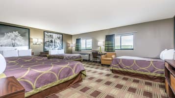 Habitación, varias camas, para no fumadores (4 Queen Beds) | Escritorio, tabla de planchar con plancha y cunas gratuitas
