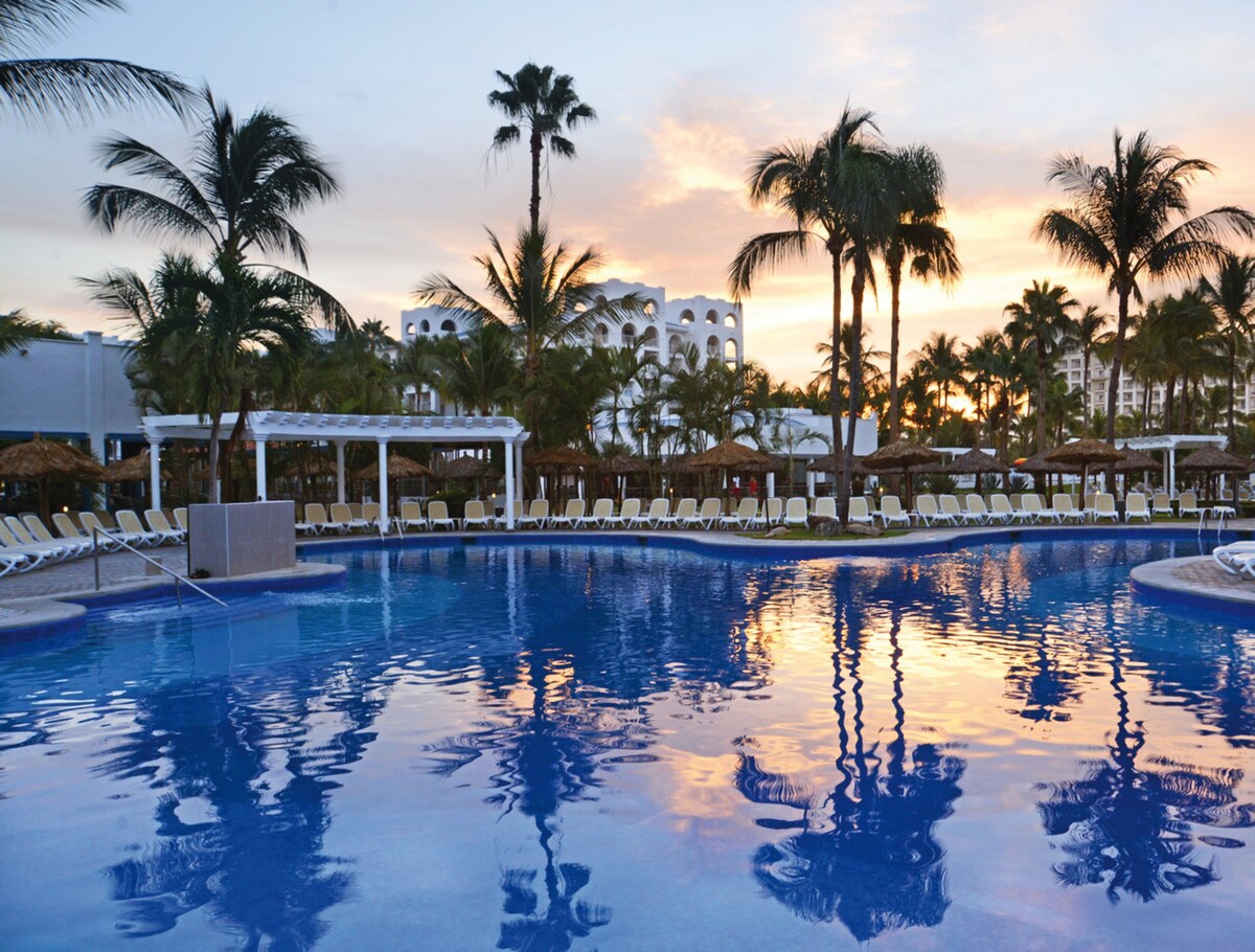 Hotel Riu Jalisco Puerto Vallarta Reviews Riu Jalisco All Inclusive Reviews, Deals & Photos 2023 - Expedia.ca
