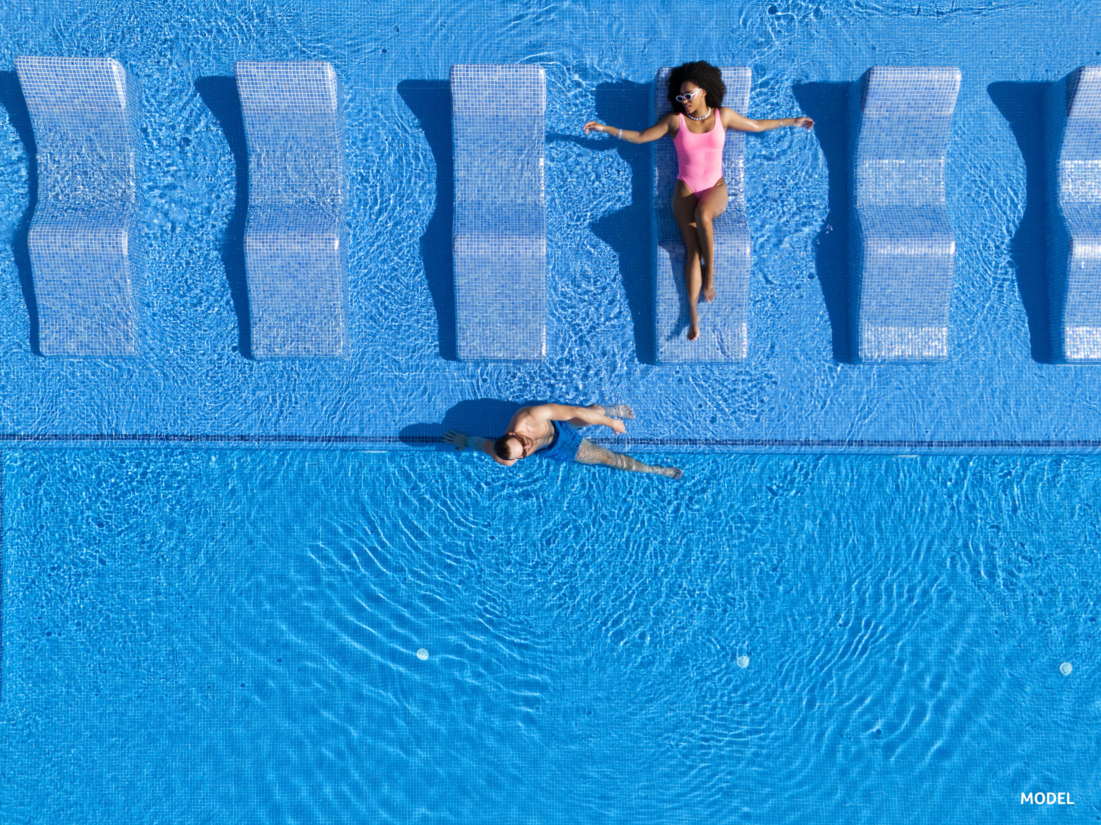 4 outdoor pools, pool umbrellas, sun loungers