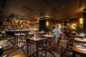 8 restaurants; breakfast, dinner and brunch served  - Hotel Riu Flamingos  - All Inclusive (Nuevo Nayarit)