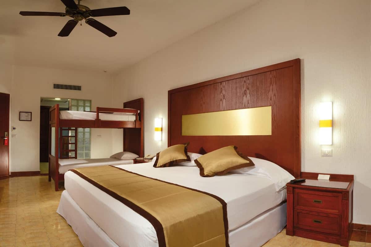 Minibar, in-room safe, laptop workspace, blackout curtains