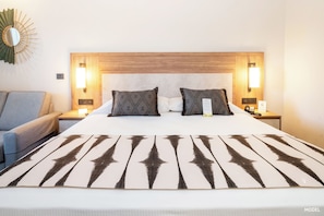 Minibar, in-room safe, laptop workspace, blackout drapes - Hotel Riu Jalisco - All Inclusive (Nuevo Nayarit)