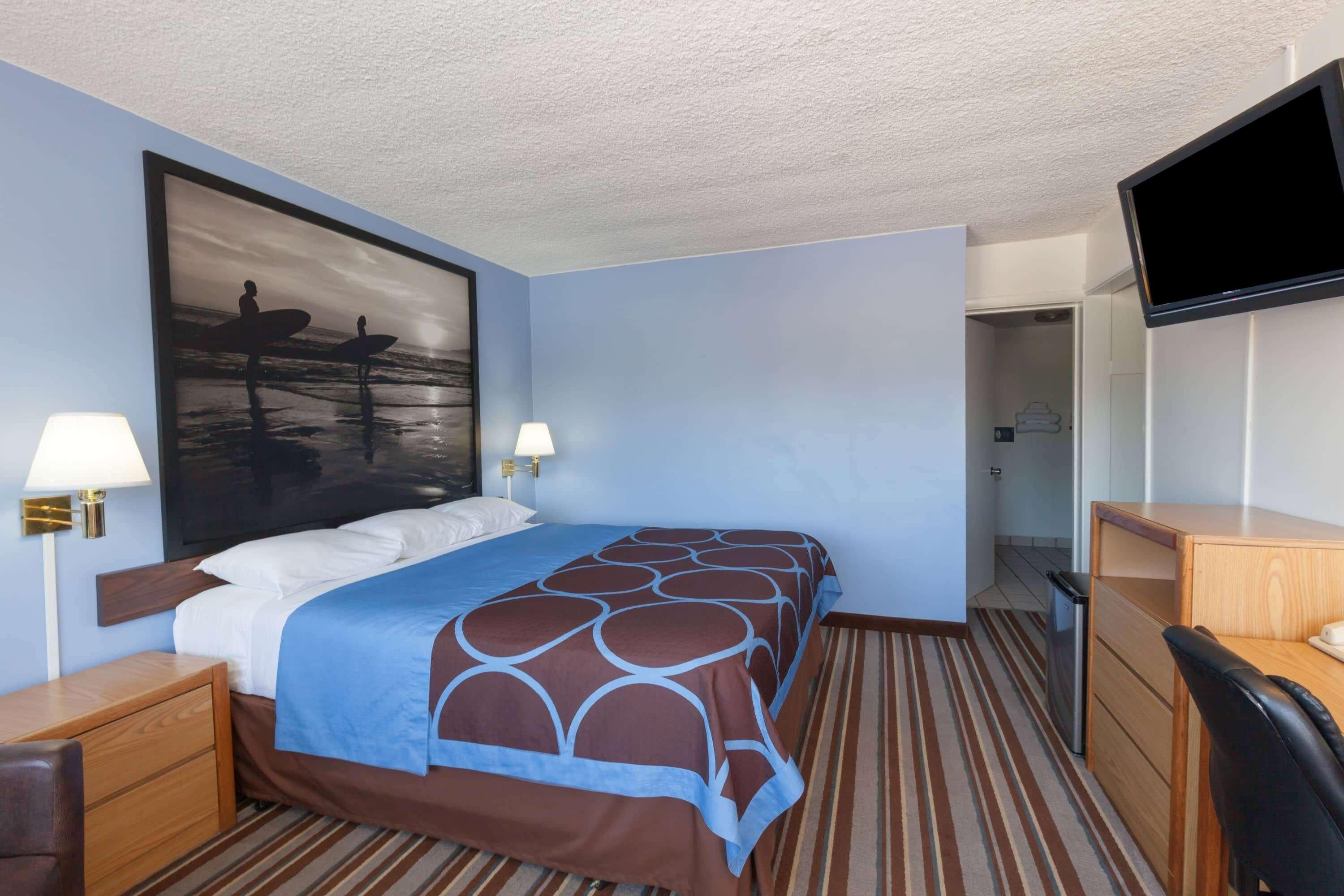 Desk, free cribs/infant beds, rollaway beds, free WiFi