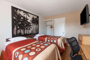 1 bedroom, desk, free cribs/infant beds, rollaway beds