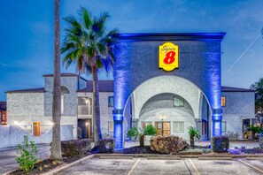 Exterior - Super 8 by Wyndham Houston/NASA (Houston)