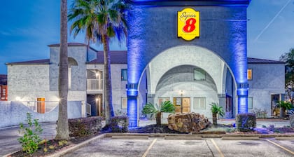 Super 8 by Wyndham Houston/NASA