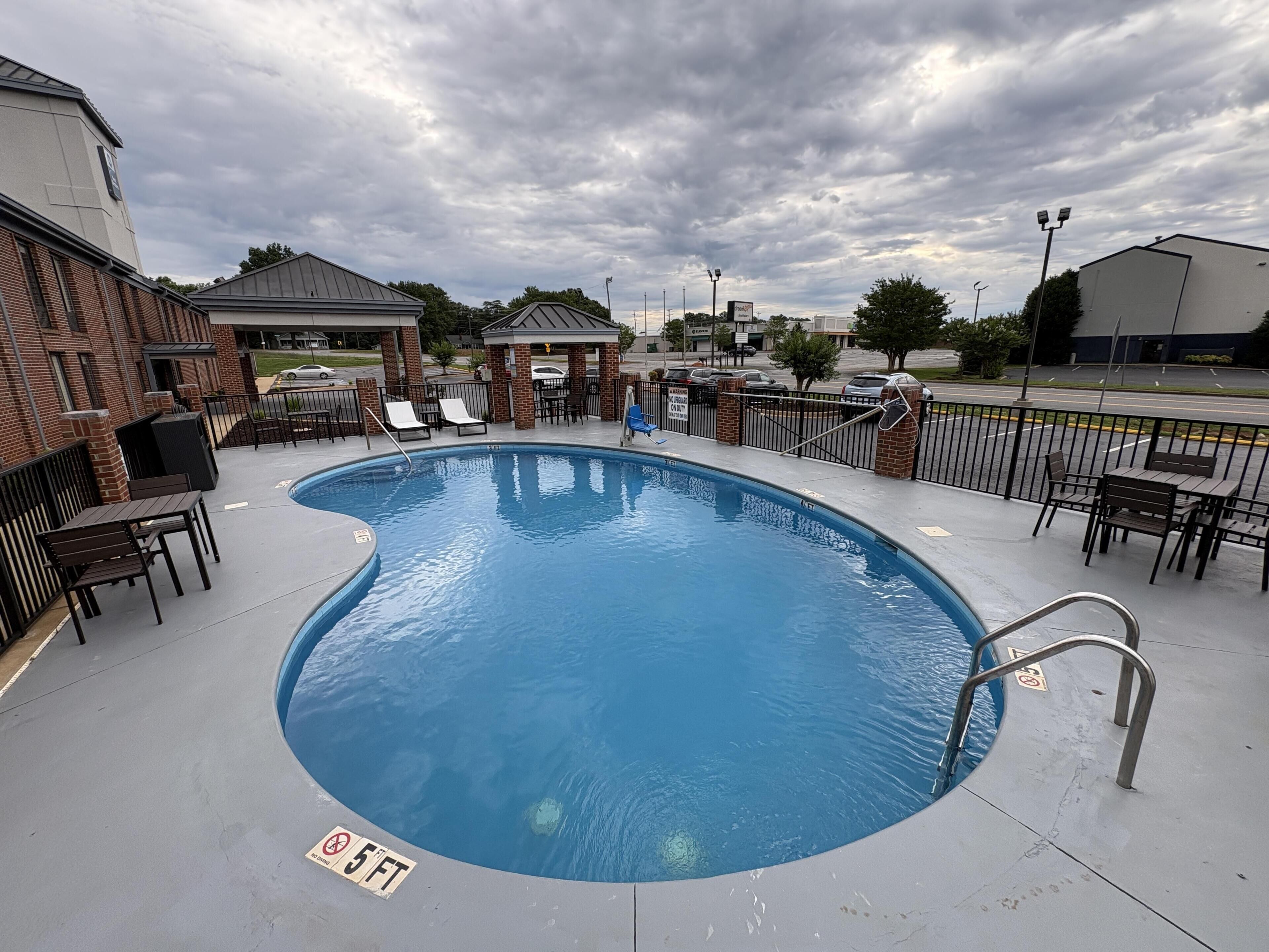 Piscina externa sazonal