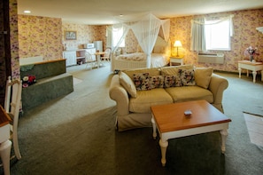 Honeymoon Suite | Premium bedding, iron/ironing board, free WiFi, bed sheets