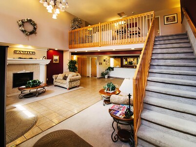 Urbana Inn & Suites