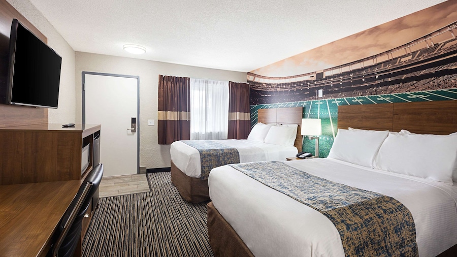 Clarion Pointe East Lansing University Area