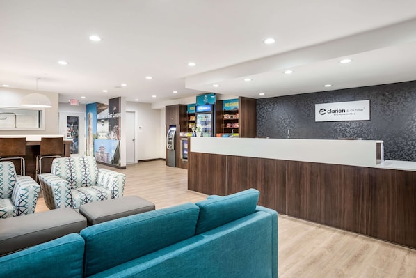 Lobby - Clarion Pointe East Lansing University Area (East Lansing)