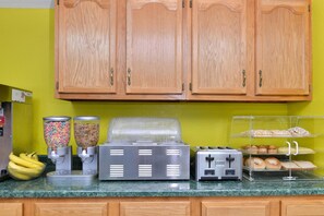 Free daily continental breakfast 