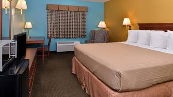 Habitación, 1 cama King size, para no fumadores | Decoración personalizada, muebles diferentes y escritorio