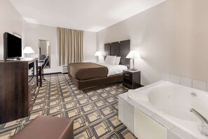 In-room safe, desk, blackout drapes, iron/ironing board - Suburban Studios Mason Hwy 42 (Mason)